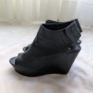 Platforms size 9 Steve Madden